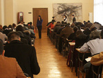 2013թ. դասընթացի դիմորդները հանձնում են գրավոր քննությու